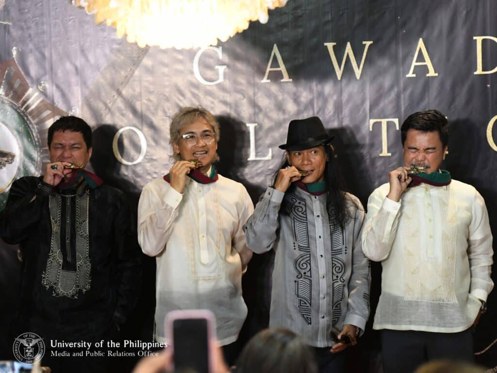 Eraserheads receives UP Gawad Oblation award 