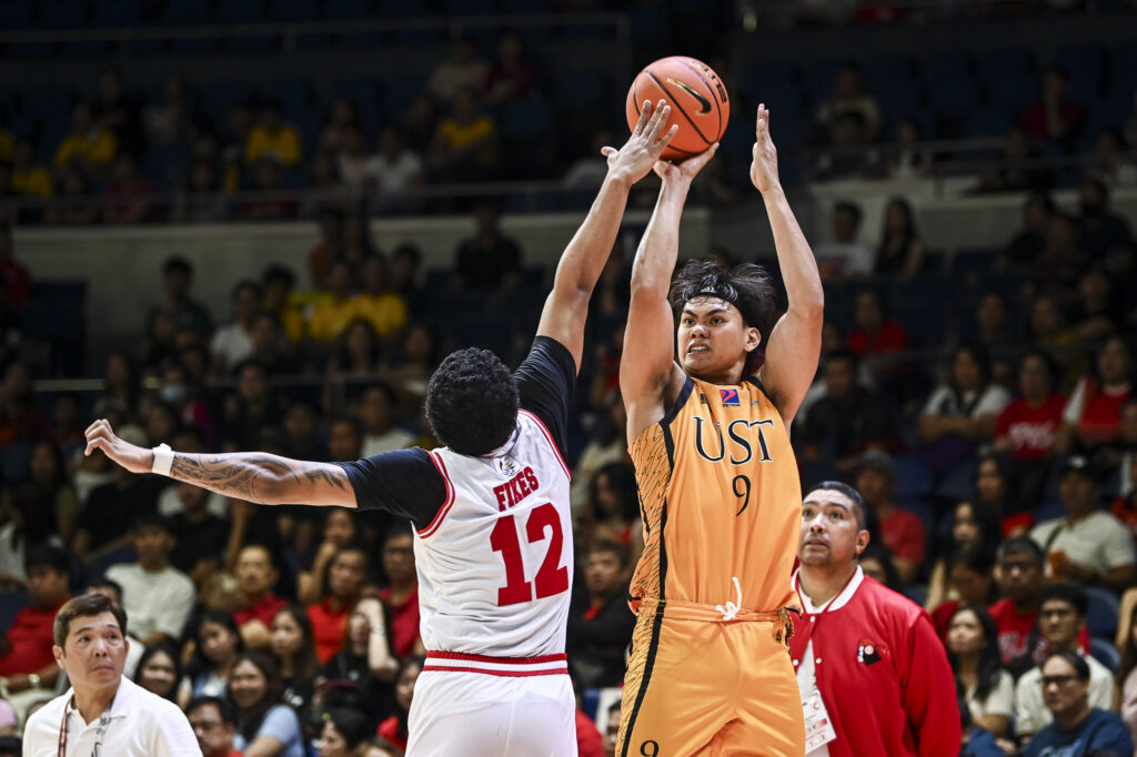 Nic Cabañero leads UST to victory over UE in UAAP opener