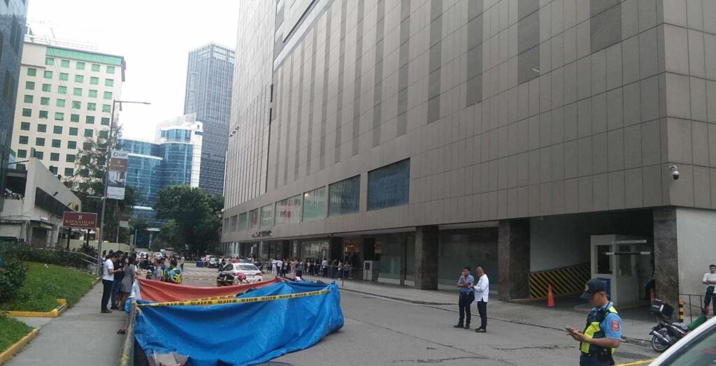 Police cordon off the area where a lawyer landed after falling off a building along Archbishop Reyes Avenue in Cebu City. | Paul Lauro 