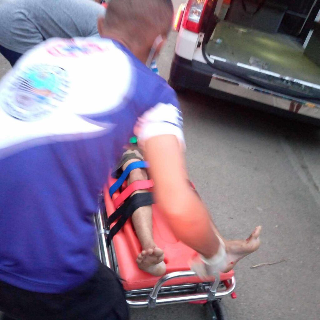 Cebu City home invasion: 6 men stab, wound 2 brothers, steal cash. An emergency responder rushes one of the wounded victims to the ambulance so that he can be brought to the hospital for treatment. | Paul Lauro