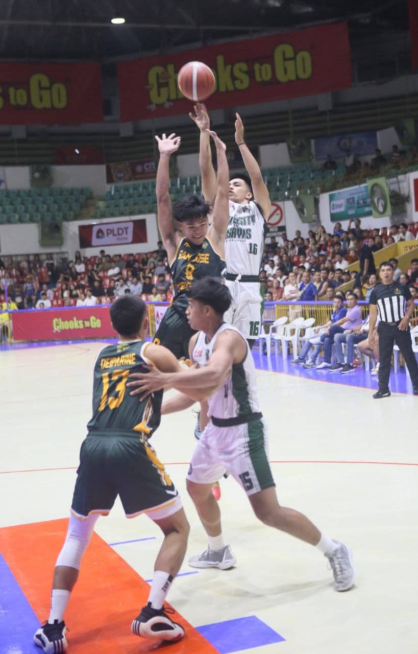 Zylle Cabellon fires his clutch jump shot that helped UV Green Lancers secure their first win in the Cesafi Season 24 men's basketball tournament. | Photo from Sugbuanong Kodaker