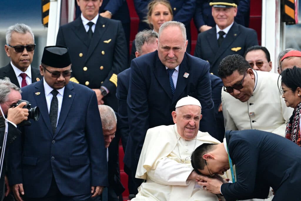 Pope arrives in Muslim-majority Indonesia to start 4-nation tour. In photo is Pope Francis (center), who is welcomed during his arrival at Soekarno Hatta International Airport in Jakarta on September 3, 2024. | Photo by Tiziana FABI / AFP