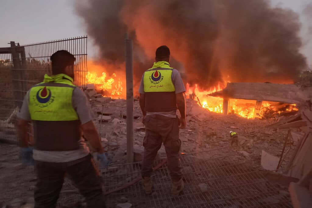 Israel and Hezbollah exchange intense fire, world leaders alarmed. In photo are rescuers rushing to the scene of an Israeli airstrike that targeted the southern Lebanese village of Abbasiyeh on September 24, 2024.| Photo by Kawnat HAJU / AFP