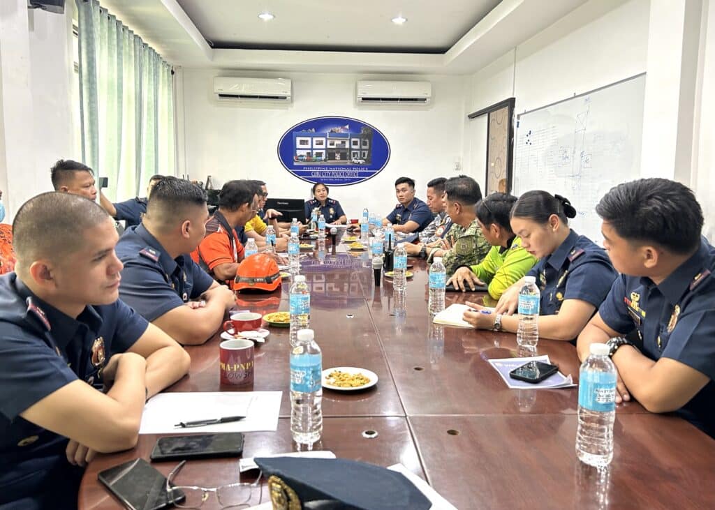 CCPO: Simulation exercise to test anti-criminality strategy. In photo are personnel of the Cebu City Police Office discussing in a meeting the anti-criminality strategy of the police.