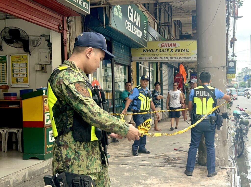 Cebu City policemen stage robbery for simulation exercise