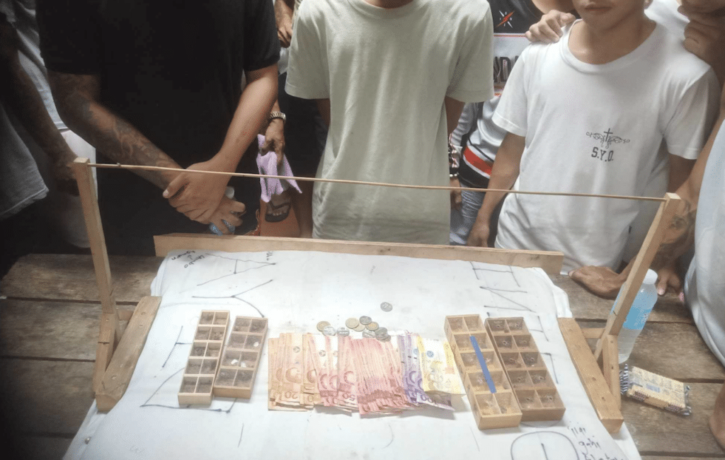 Cebu City: Fighting spiders send 42 gamblers in Parian jail. In photo are the improvised fighting spider arena on a table, the boxes containing spiders and the P2,700 cash used as bet money confiscated from the illegal gamblers. | Paul Lauro