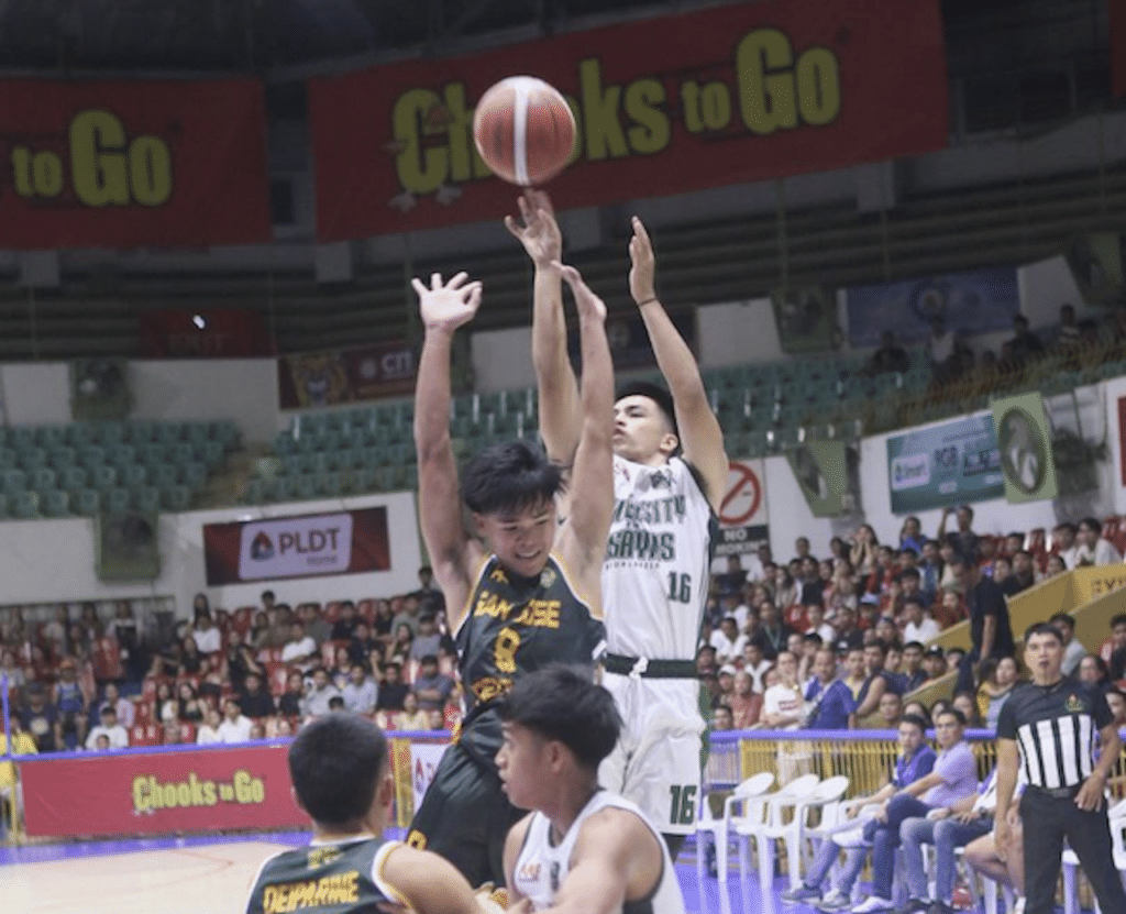 Zylle Cabellon fires his clutch jump shot that helped UV Green Lancers secure their first win in the Cesafi Season 24 men's basketball tournament. | Photo from Sugbuanong Kodaker