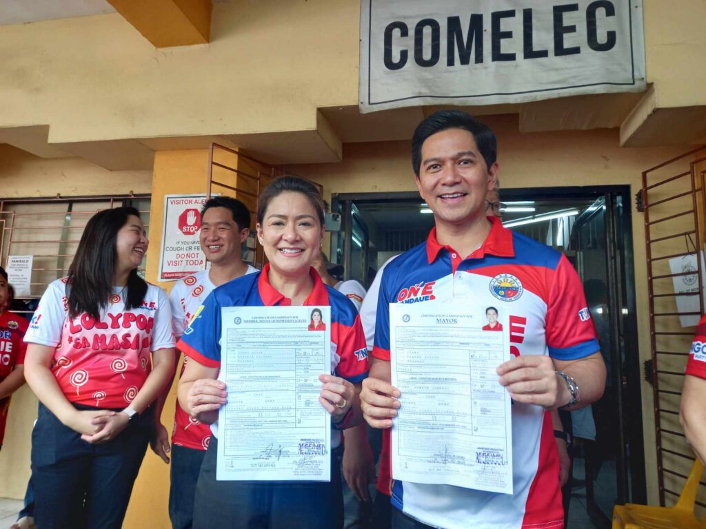 Members of Ouano-led Team One Mandaue file COCs