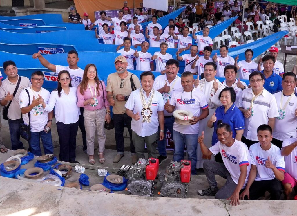 Tolentino leads distribution of fiberglass boats to fisherfolk in Zambales