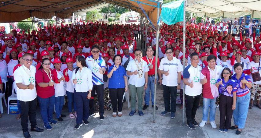 Tolentino leads distribution of fiberglass boats to fisherfolk in Zambales