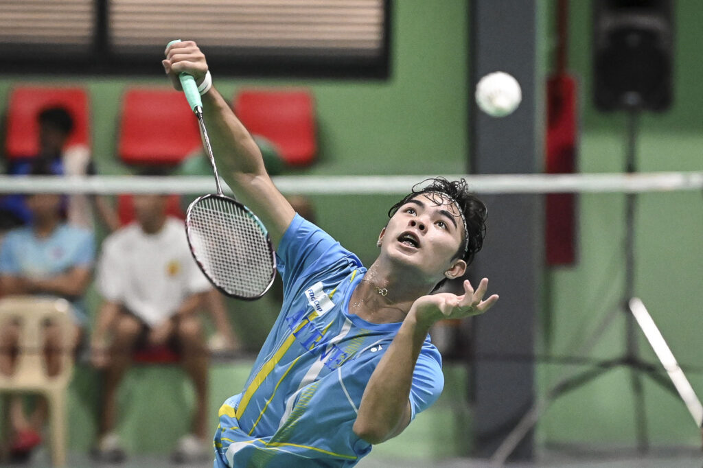 Laborte leads Ateneo to dominating start in UAAP badminton tilt