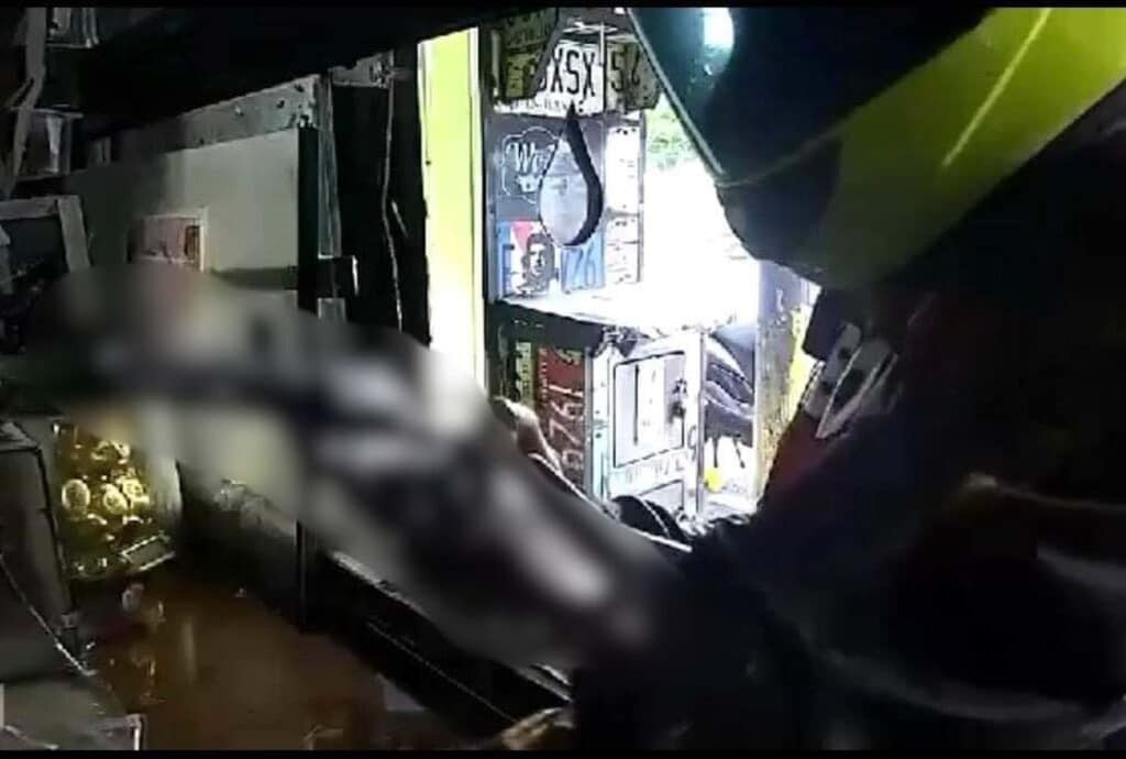 Here is a screengrab of a CCTV footage of an armed man wearing a full-face helmet when he robbed an attendant of a sari-sari store along Barangay Apas on Friday, October 4.