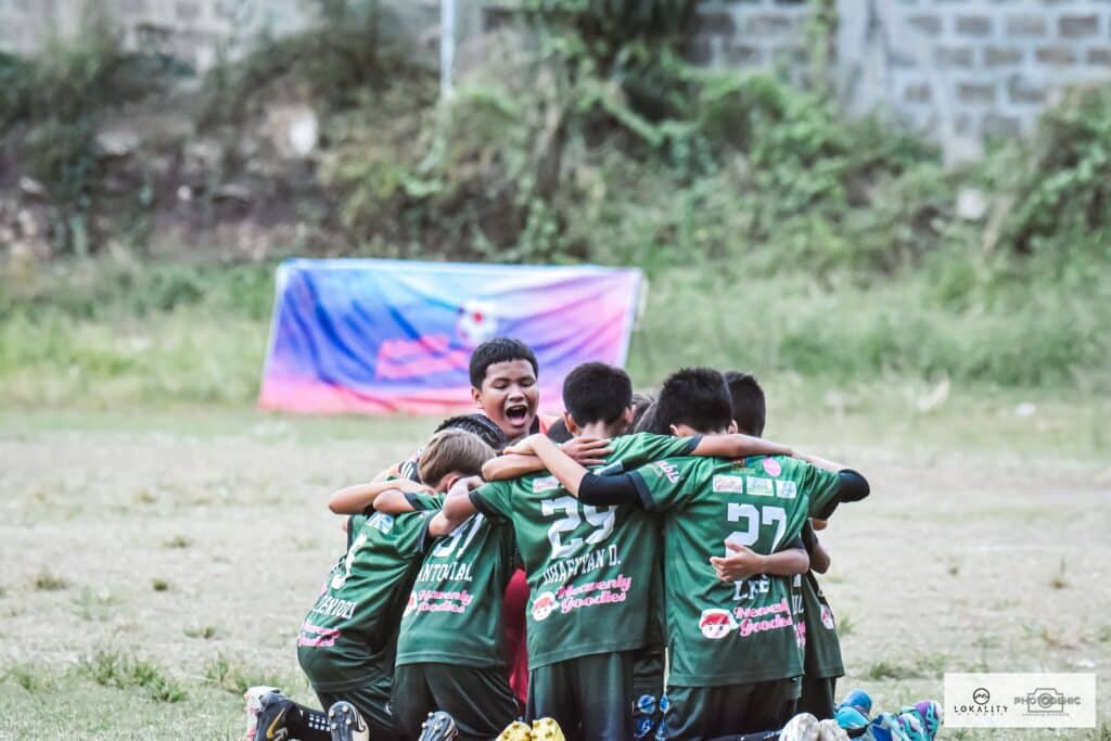 Aboitiz Football Cup: Players' 12, 10 quarters contenders known. Cebu United FC's players huddle up before plunging into football action of the Aboitiz Football Cup Season 24. | Photo from Aboitiz Football Cup