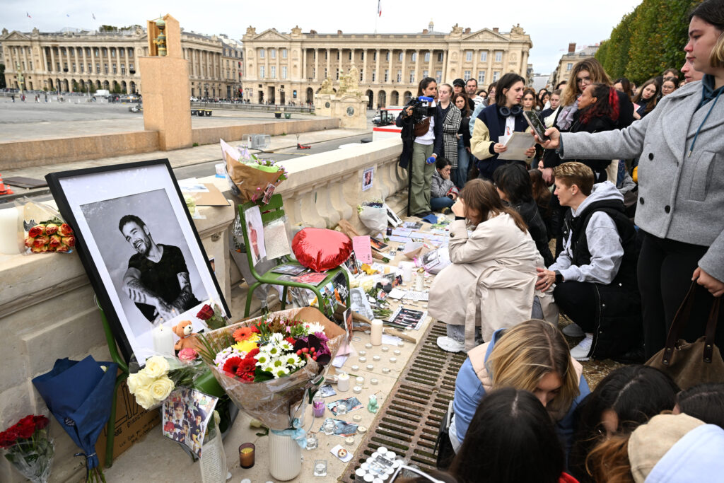 Fans gather to pay tribute to late British singer Liam Payne, former member of the British pop band One Direction, at Jardin des Tuileries in Paris, on October 20, 2024. (Photo by Bertrand GUAY / AFP)