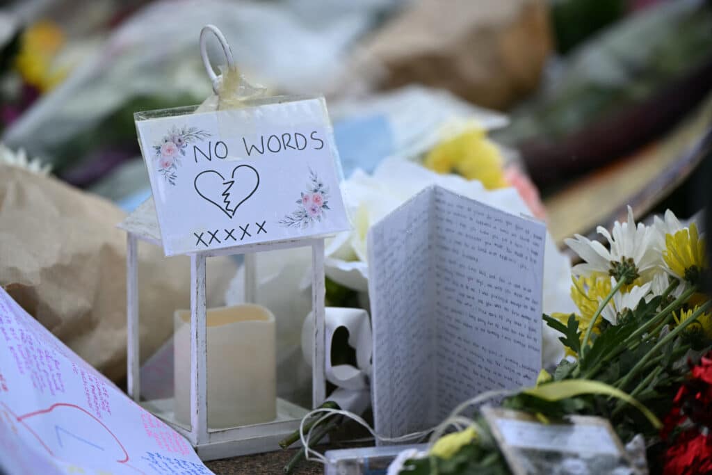 Flowers and notes to former One Direction singer Liam Payne are displayed beside the Peter Pan statue in Kensington Gardens, adjacent to Hyde Park at a memorial following the singer's death earlier in the week, in London on October 20, 2024. | Photo by JUSTIN TALLIS / AFP