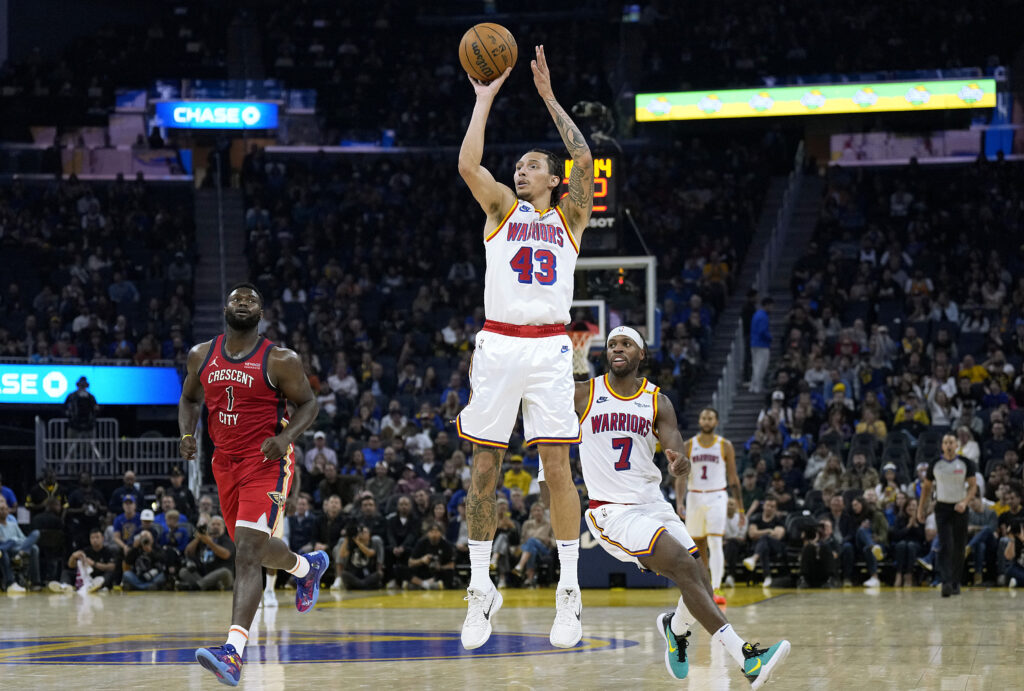 Lindy Waters III #43 of the Golden State Warriors shoots and scores against the New Orleans Pelicans during the second quarter at Chase Center on October 29, 2024 in San Francisco, California. | Thearon W. Henderson/Getty Images/AFP 