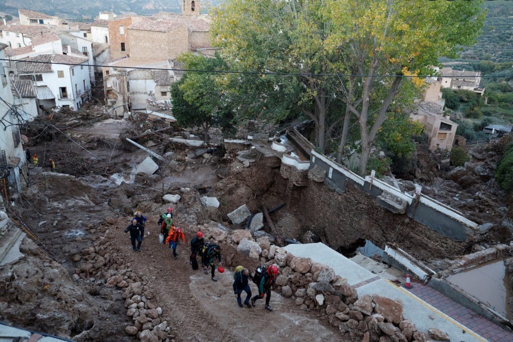 Spain: Rescuers race to save victims as floods kill 95