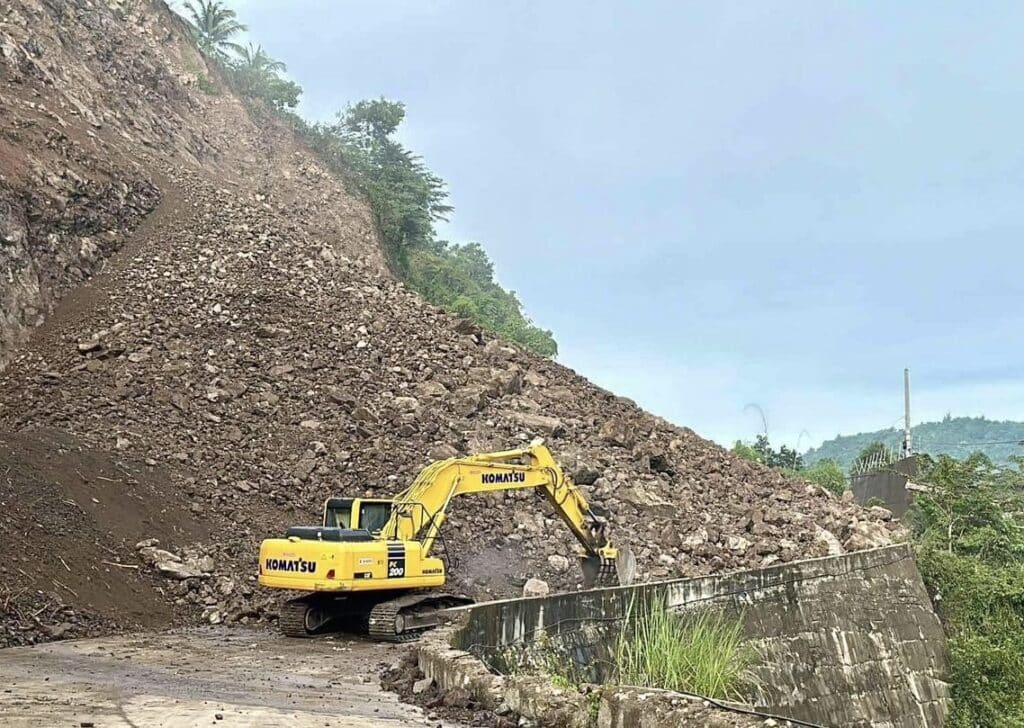 Landslide blocks Manipis road in Talisay mountain barangay