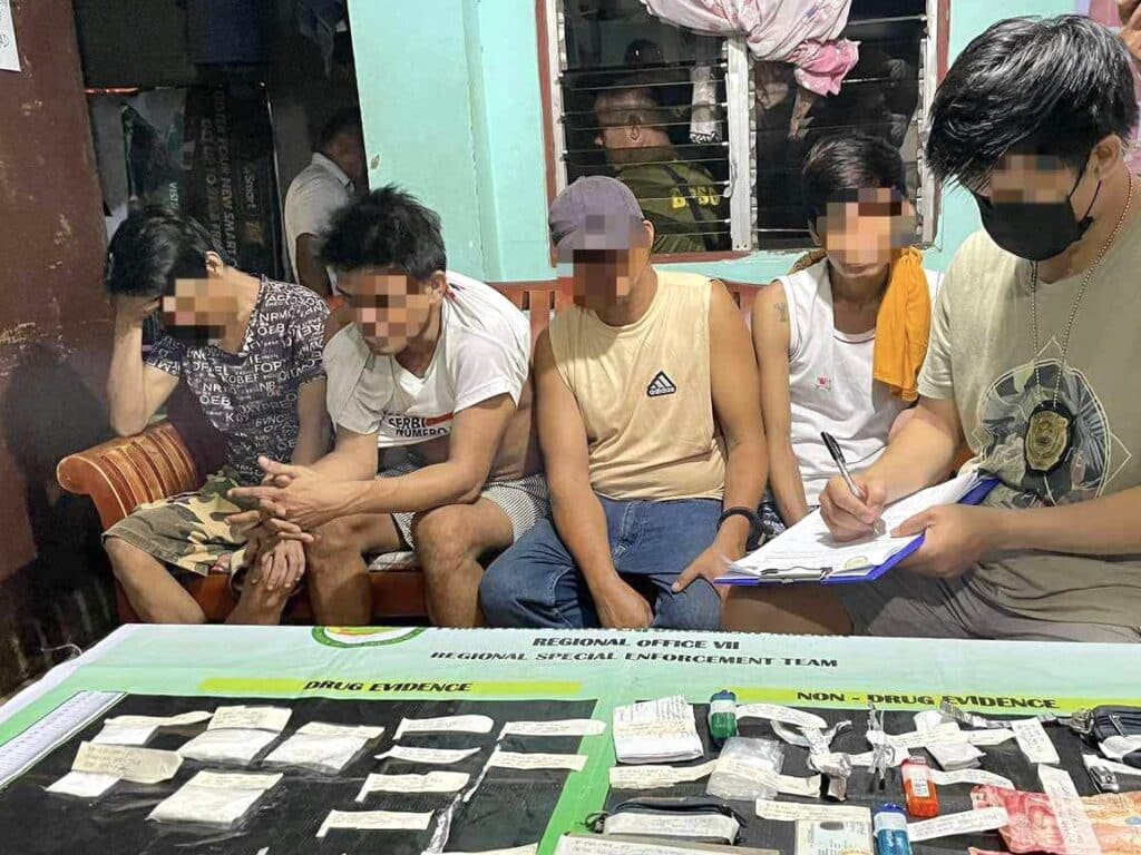 Authorities arrested four suspects, including a regional target-listed individual, during a buy-bust operation in Sitio Espekapa, Barangay Tisa, Cebu City, on Friday evening, October 18.