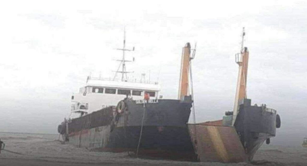 Cargo vessel runs aground in Minglanilla. LCT Golden Bella was moored in the seawaters in Minglanilla when two of its anchors got loose. Strong winds led it to drift close to the shores of Brgy. Calajoan in Minglanilla. | PCG-7