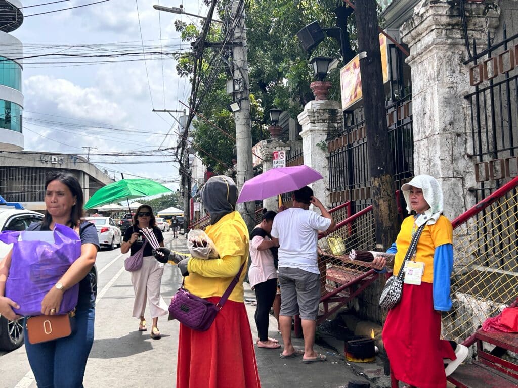 Basilica's dress code rule: Candle vendors see increase in sales