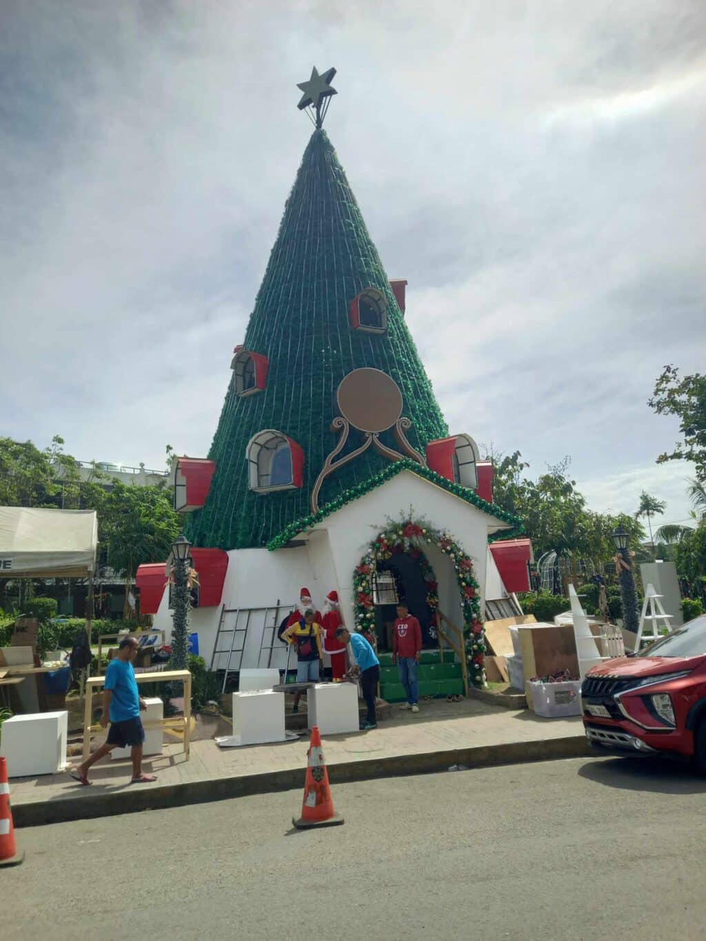 Mandaue City's Christmas Village now 95% complete