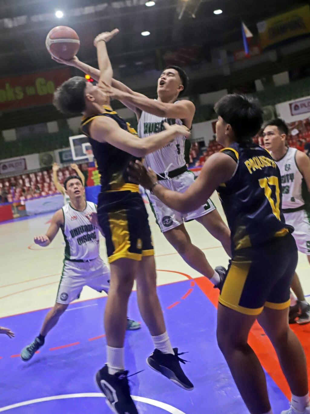 Marchie Sabanto gets fouled by USPF's Jasper Lumingkit during their Cesafi basketball game. | Photo from Sugbuanong Kodaker