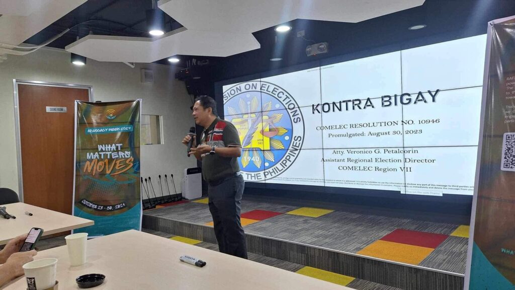 Lawyer Veronico Petalcorin, assistant regional election director, served as a resource person for Comelec's Kontra Bigay campaign in an event in Cebu City last October. | Photo from Comelec-7