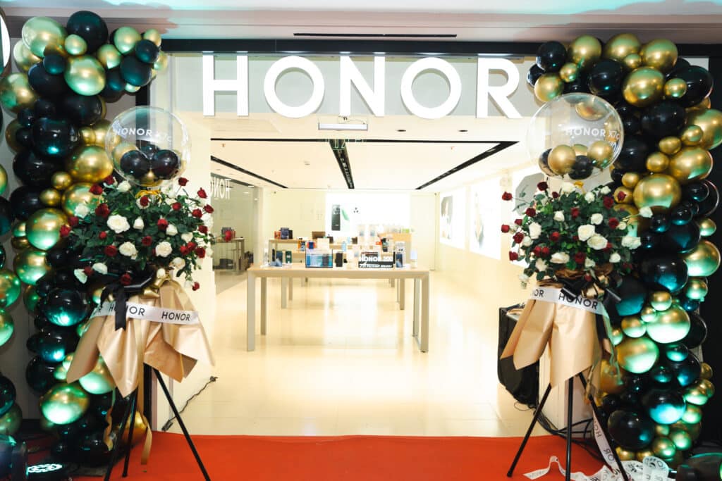 HONOR X7c debuts in Cebu with grand opening of new experience store at SM J Mall