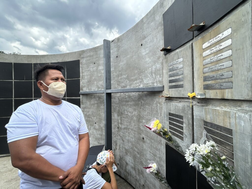 Duterte’s statements at Senate probe angers ‘Tokhang’ victims kin. Joel Ejorcadas pays respect to the niche of his brother Jomel, who was killed in a police operation in 2016. INQUIRER.net/John Eric Mendoza