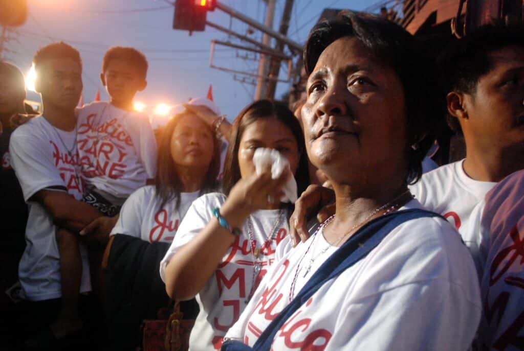 Ma of Mary Jane Veloso: Daughter may not be safe in PH. FILE PHOTO: The mother of Mary Jane Veloso, Celia, with her family, speaking during Labor Day celebration at Mendiola in Manila in 2015. INQUIRER PHOTO/ARNOLD ALMACEN