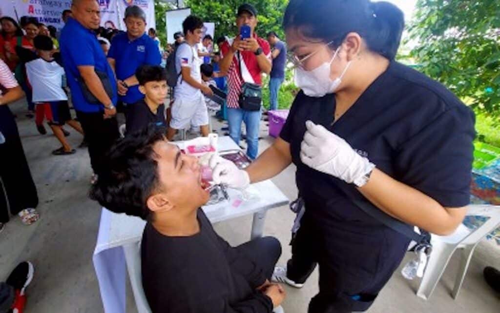 SOCIAL WELFARE. A resident avails of free dental consultation at an outreach program in Davao City on June 22, 2024. The Philippine Health Insurance Corporation Board of Directors en banc on Friday approved the preventive oral health benefit package for all. (PNA photo by Robinson Niñal Jr.)