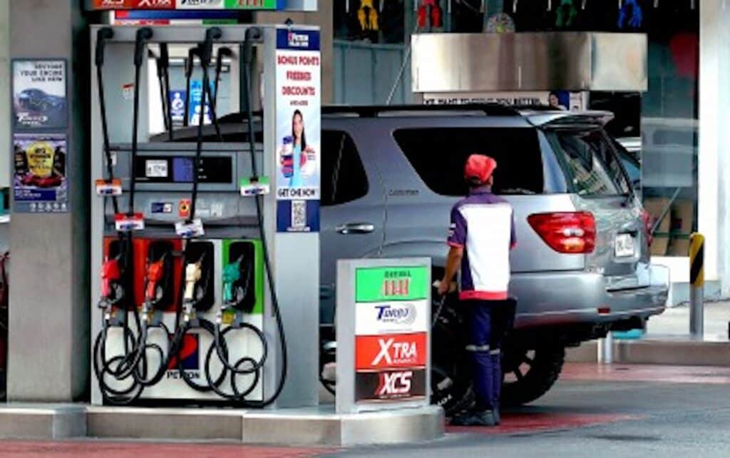 A motorist refuels at a gas station in South Triangle, Quezon City in this undated photo. | PNA photo by Ben Briones