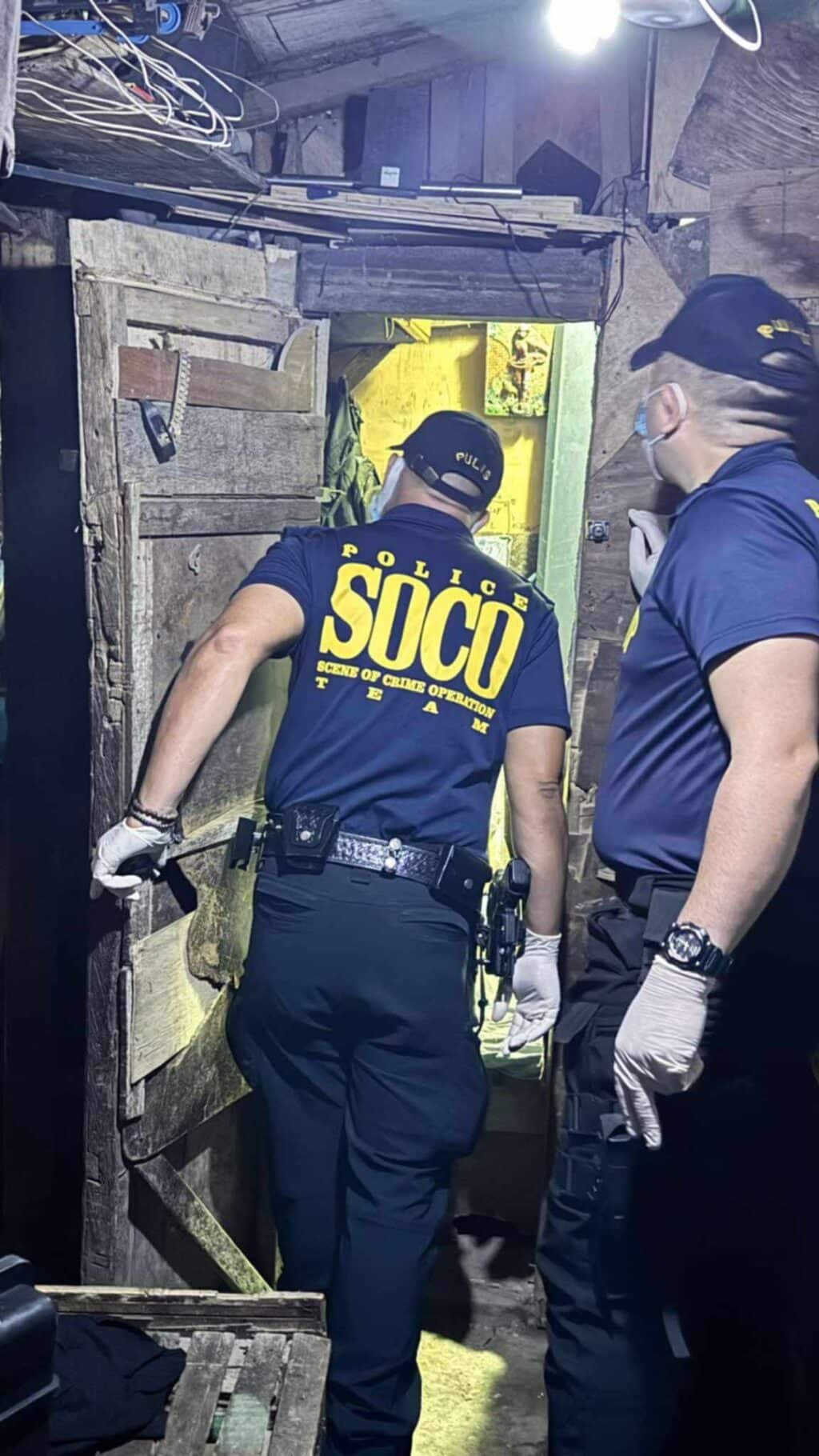 Policemen from the Scene of the Crime Operatives (SOCO) process the crime scene where a man was shot dead in Sitio Paradise II, in Barangay Kinasang-an, Cebu City. | Contributed photo via Paul Lauro