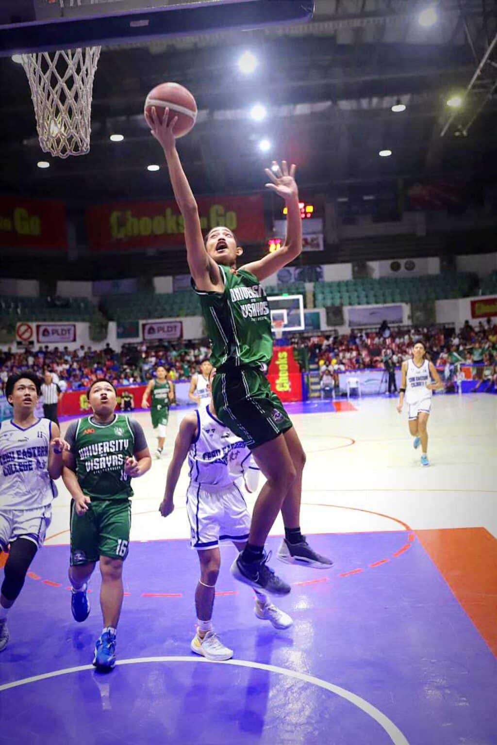 Cesafi 15-U: UV Baby Lancers beat CEC Dragons in OT, bag title. Van Dolf Urdaneta of UV goes for a layup during their Cesafi 15-U championship game against CEC. | Photo from Sugbuanong Kodaker