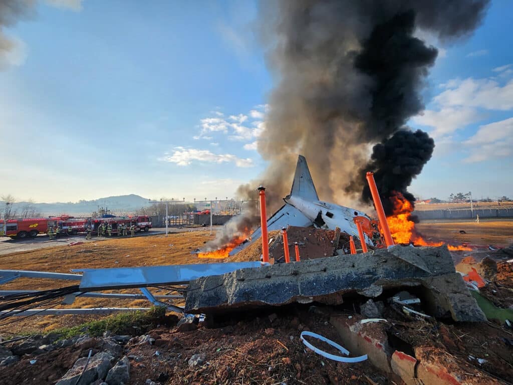 Jeju Air 'sincerely apologises' after fatal S. Korea plane crash