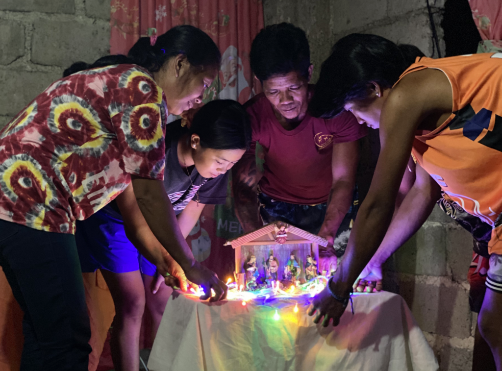 Ang AboitizPower, Visayan Electric ay tumutulong sa pagpapaliwanag ng mga tahanan sa pamamagitan ng Sitio Electrification Program