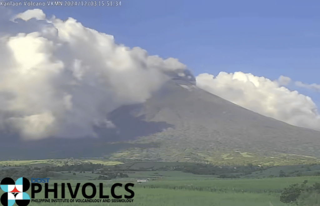 Time-lapse footage of the crater of the Kanlaon Volcano shows ash emission on Tuesday afternoon. (Screenshot from the record of Kanlaon Volcano Observatory – VKMN IP Camera via Phivolcs/Facebook)