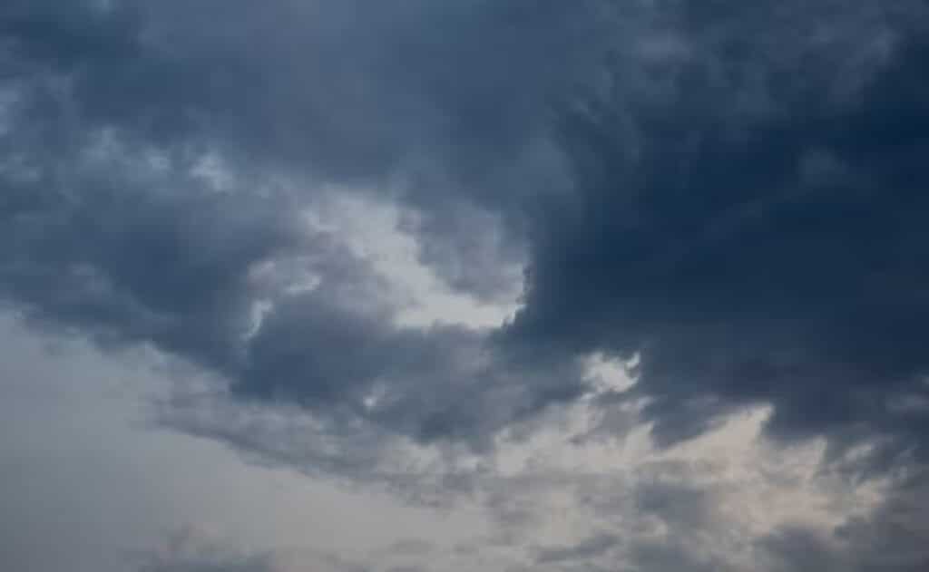 Cloudy skies. – A typhoon may form inside the Philippine area of responsibility (PAR) between December 16 and 22, 2024, the Philippine Atmospheric, Geophysical and Astronomical Services Administration (Pagasa) says on Tuesday, December 10. STOCK PHOTO/INQUIRER FILES