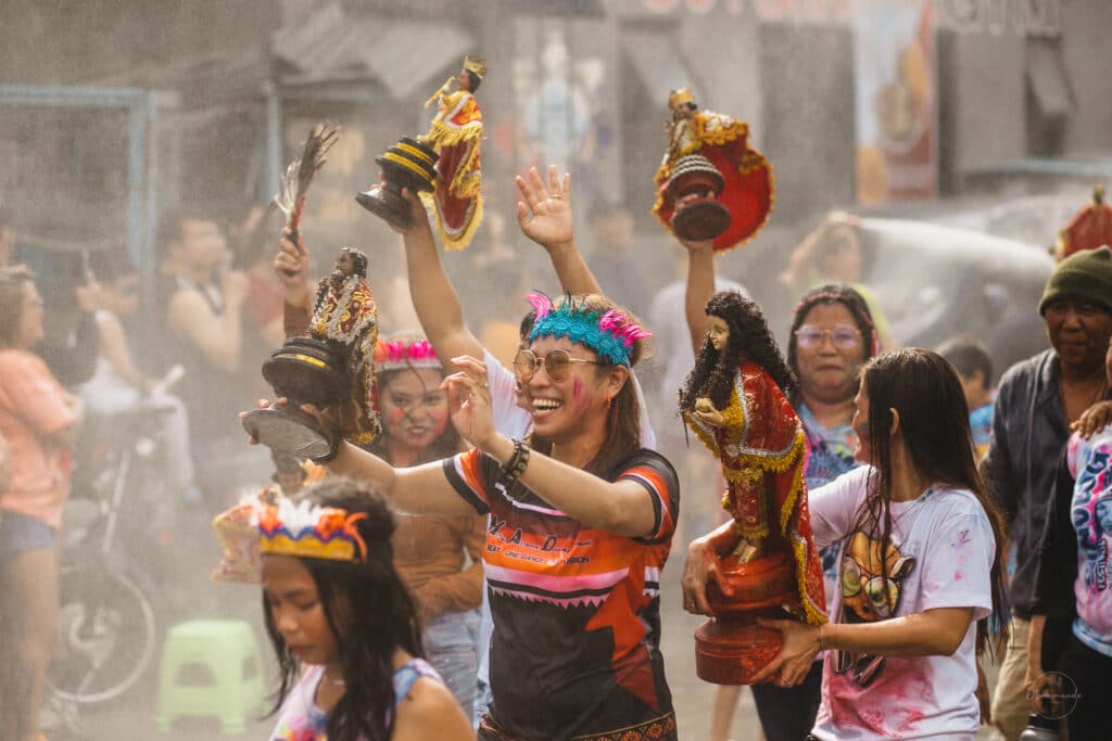 Sinulog fashion from tradition mixed with trend. Sinulog fashion