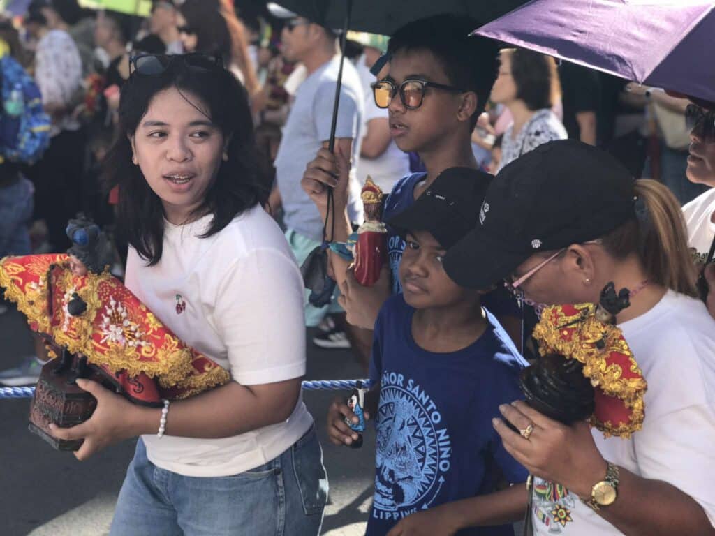 Devotees carrying with them images of the Señor Sto. Niño brave the heat of the sun as they join the Solemn Foot Procession on Saturday, January 18. | Jay Baa