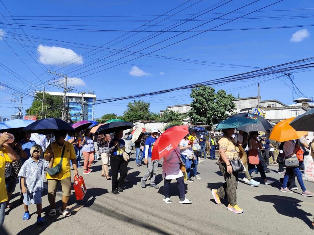 Showing their devotion and sacrifice to the Señor Sto. Niño, devotees endure the heat as they join the Solemn Foot Procession on Saturday, January 19. | Shanna Rose Pardo