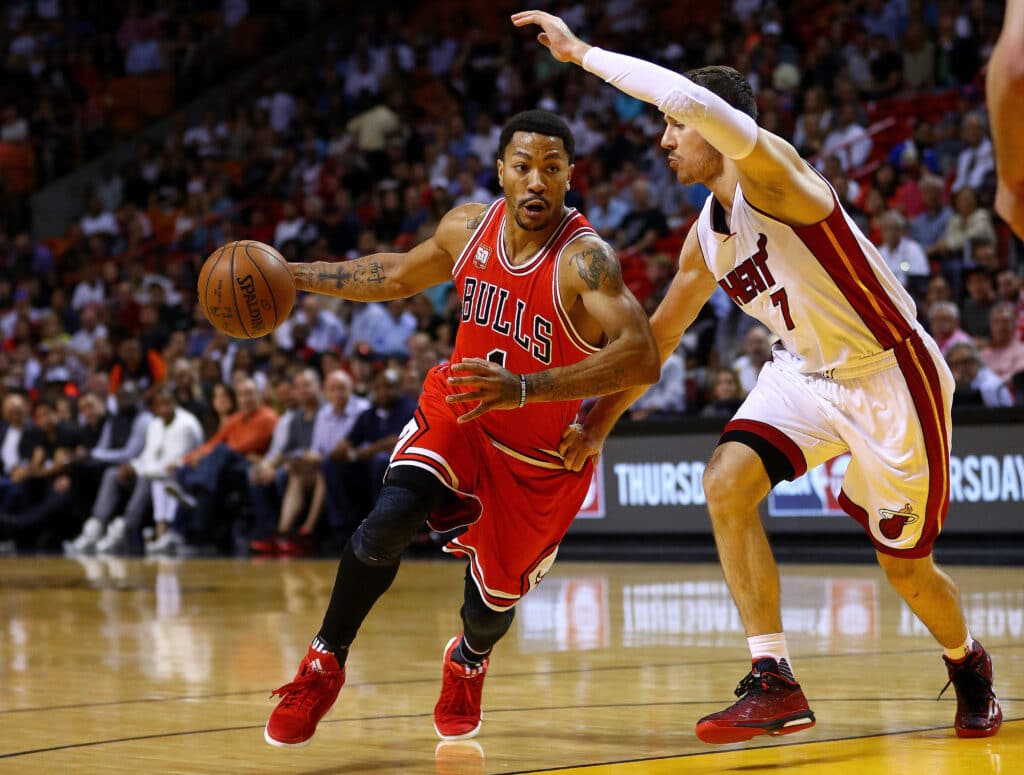 (FILES) Derrick Rose #1 of the Chicago Bulls drives on Goran Dragic #7 of the Miami Heat during a game at American Airlines Arena on April 7, 2016 in Miami, Florida. | Mike Ehrmann/Getty Images/AFP (file photo)