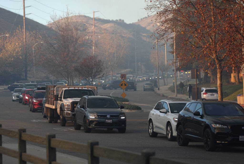 Traffic backs up as residents evacuate ahead of the Kenneth Fire on January 09, 2025 in Calabasas, California. The Kenneth Fire started Thursday afternoon and is forcing evacuations in Calabasas and West Hills. Multiple wildfires fueled by intense Santa Ana Winds are burning across Los Angeles County. | Justin Sullivan/Getty Images/AFP 