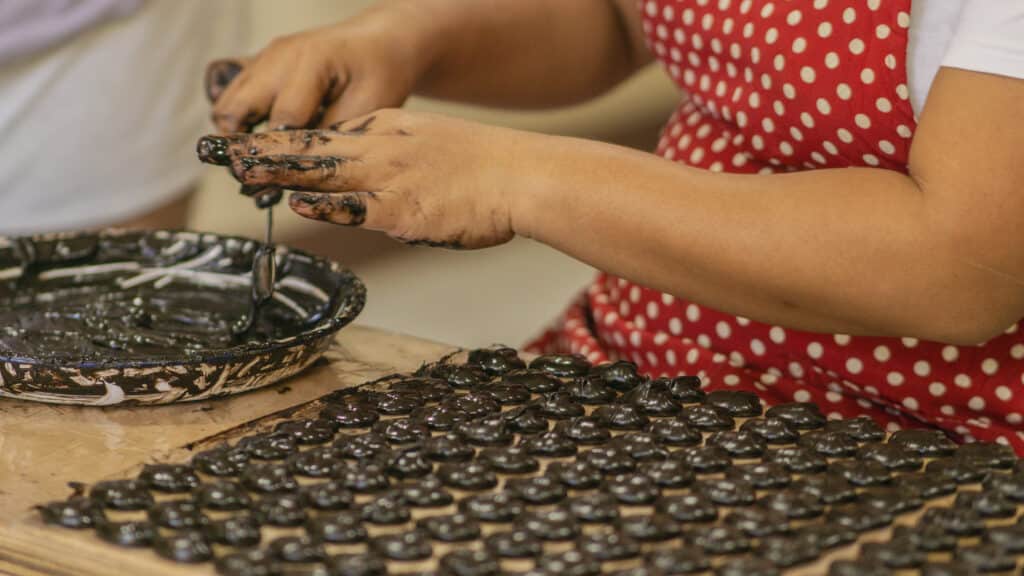 The process of making Tableya from cacao beans