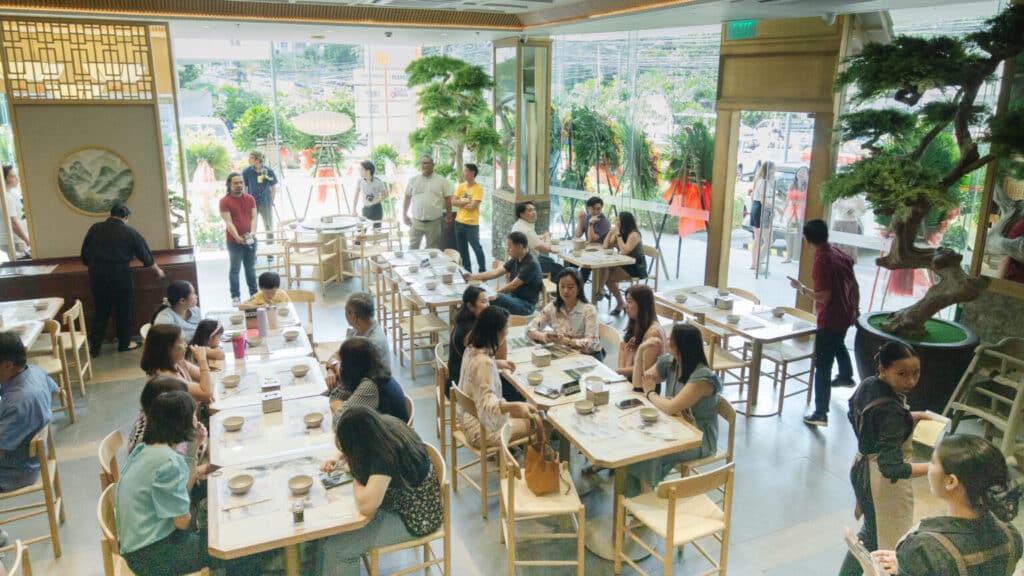 Family and friends dining at Wu Yang's second branch in Banilad