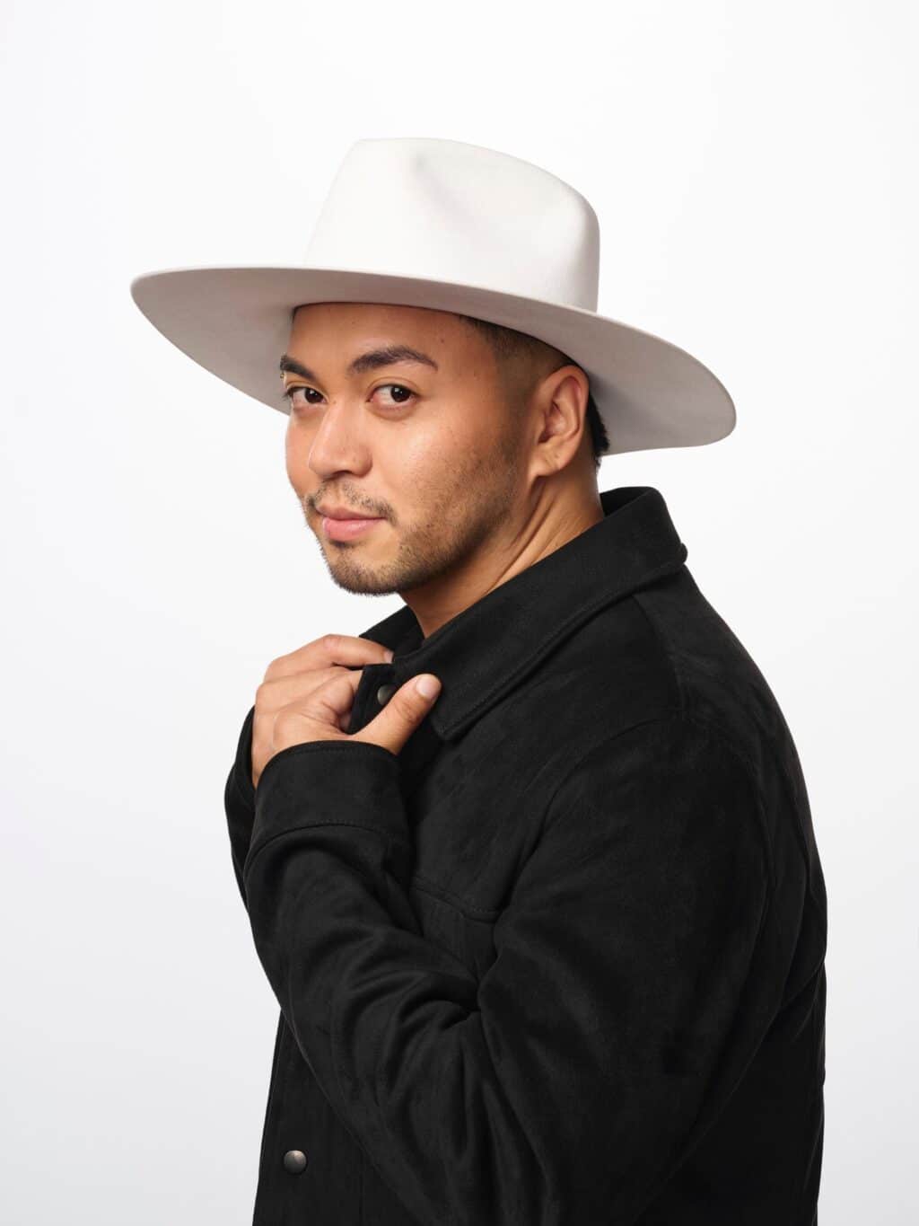 After Sofronio Vasquez's big win at the 26th season of The Voice USA last December, he is coming home for a show in Cebu, on January 18, in time for Sinulog Festival, at the Waterfront Cebu City Hotel and Casino.