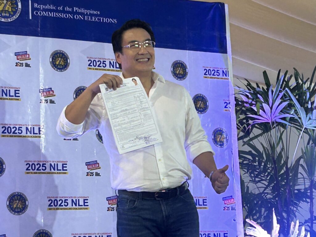 Comelc says Revilla’s name, number on ballot based on court decision. Sen. Ramon “Bong” Revilla files his certificate of candidacy for reelection. INQUIRER.net/John Eric Mendoza