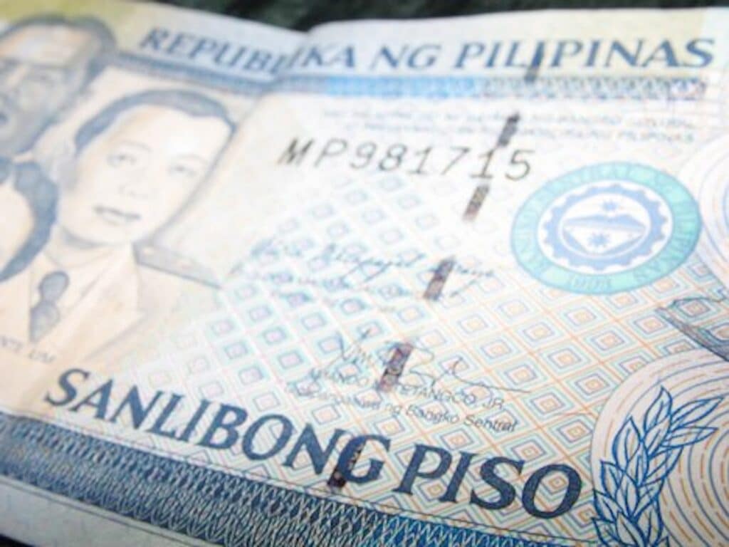 Maximum deposit insurance coverage: PDIC doubles it to P1M. In photo are Philippine peso bills. (INQUIRER FILE PHOTO)