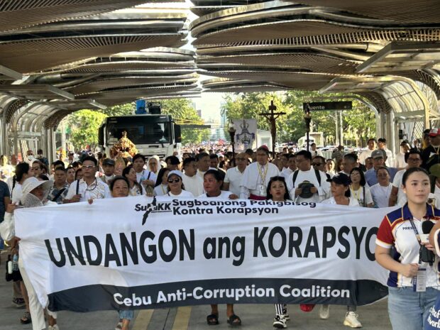 Archbishop Uy leads protest, says spiritual awakening will end corruption